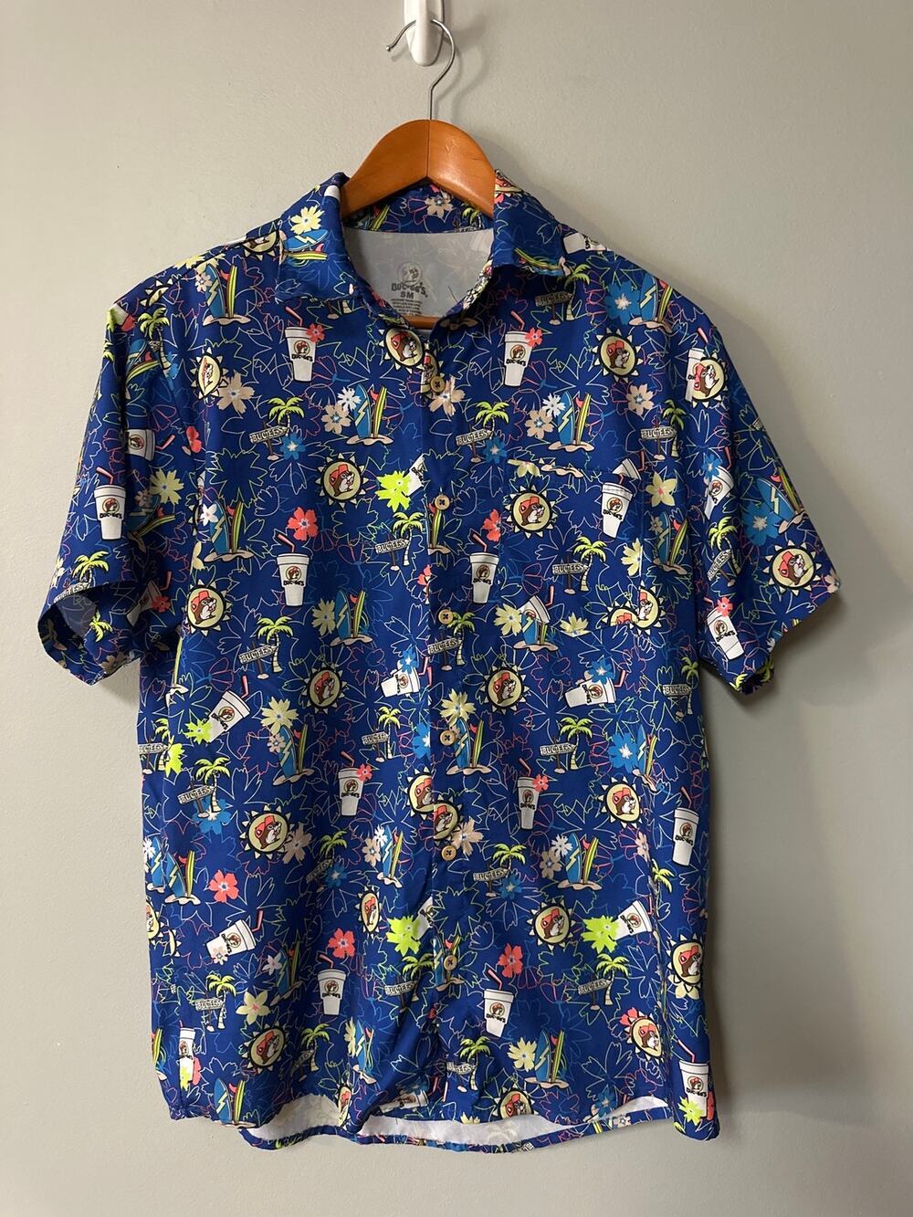 Buc-ee’s Hawaiian Button Up Shirt Mens Small Blue Tropical Beach Vacation Camp